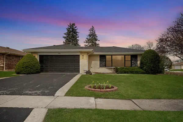 1008 W Ash DR, Mount Prospect, IL 60056