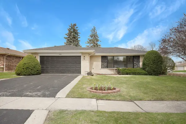 1008 W Ash DR, Mount Prospect, IL 60056