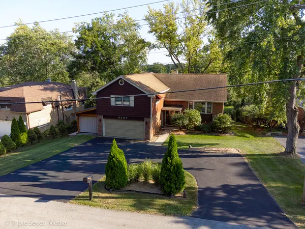 11307 German Church RD, Willow Springs, IL 60480