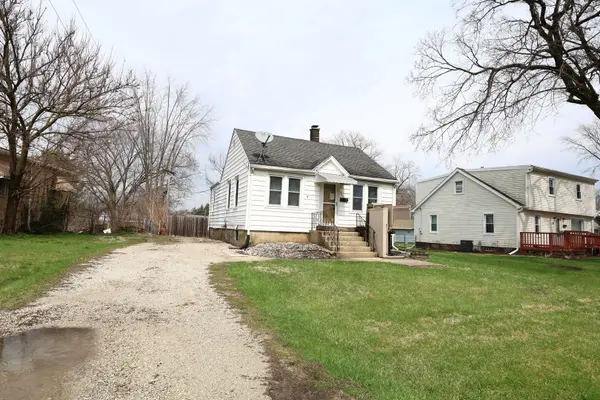 312 SW Circle DR, Joliet, IL 60433