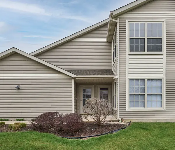 962 Arvle CIR #962, Sycamore, IL 60178