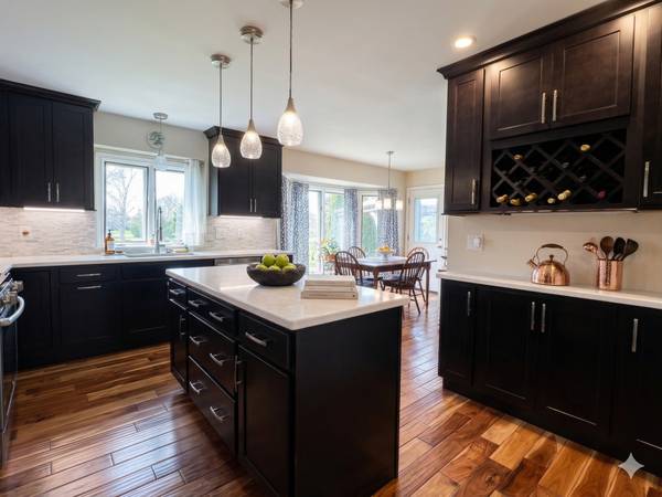 613 Silver Glen RD, Mchenry, IL 60050
