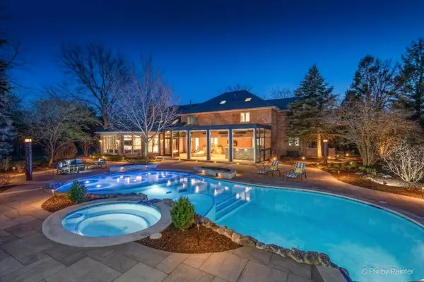 8 Moate LN, Barrington Hills, IL 60010