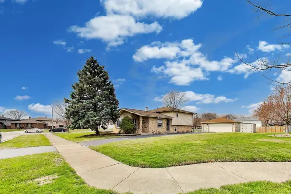12044 S Holmberg CT, Alsip, IL 60803