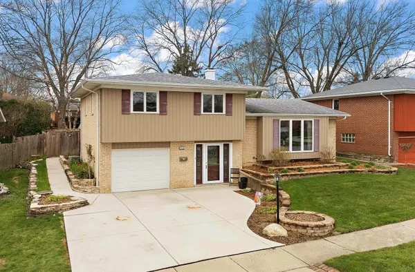 15120 Spruce LN, Oak Forest, IL 60452
