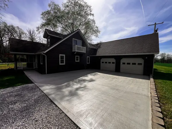 11753 N Log Cabin LN, Mt Vernon, IL 62864