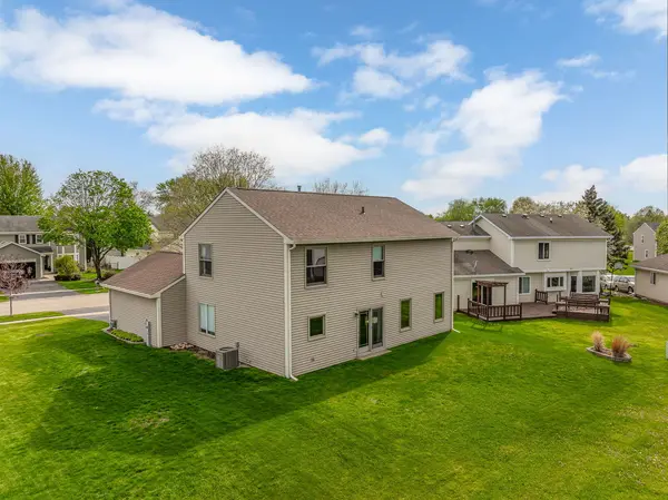 1690 Wildwood LN, Hanover Park, IL 60133