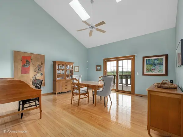 45 S Driveway, Glen Ellyn, IL 60137