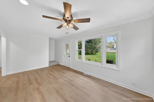 1020 Center DR, South Elgin, IL 60177