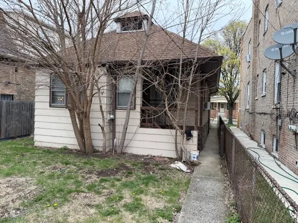 4847 W Deming PL, Chicago, IL 60639