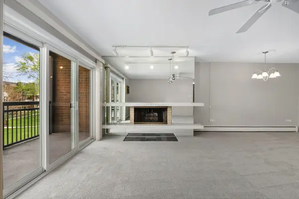4250 Saratoga AVE #L214, Downers Grove, IL 60515