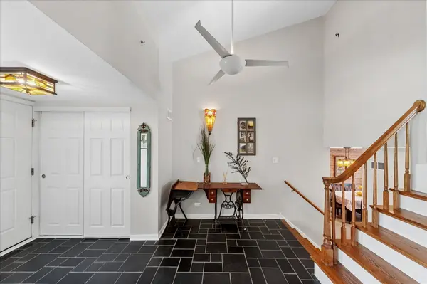 2711 E Bel Aire DR, Arlington Heights, IL 60004