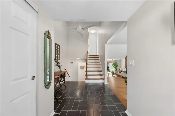 2711 E Bel Aire DR, Arlington Heights, IL 60004