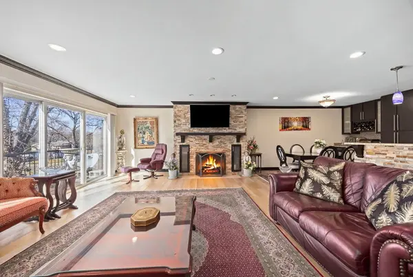 140 Carriage Way DR #C218, Burr Ridge, IL 60527