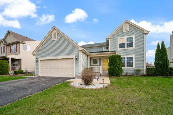 39371 Crofton LN, Beach Park, IL 60083