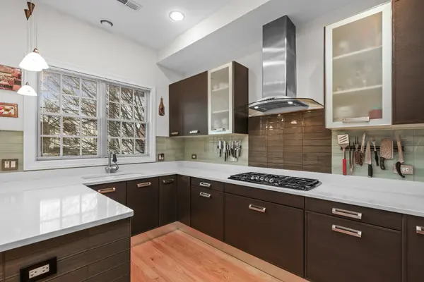 855 Laurel AVE, Highland Park, IL 60035
