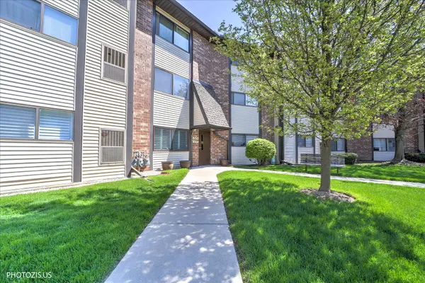 550 Vine AVE #104, Highland Park, IL 60035