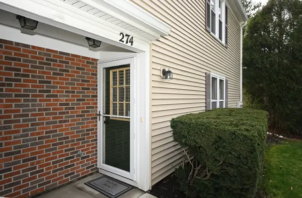274 Greensboro CT #5, Elk Grove Village, IL 60007