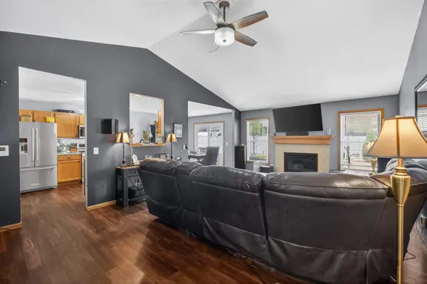 5317 Hillandale RD, Davenport, IA 52806