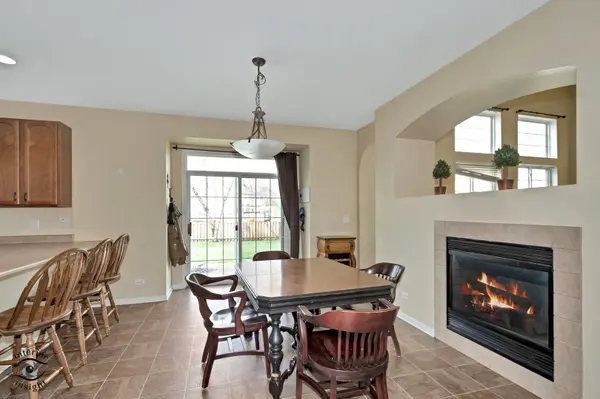 9341 Diana LN, Huntley, IL 60142