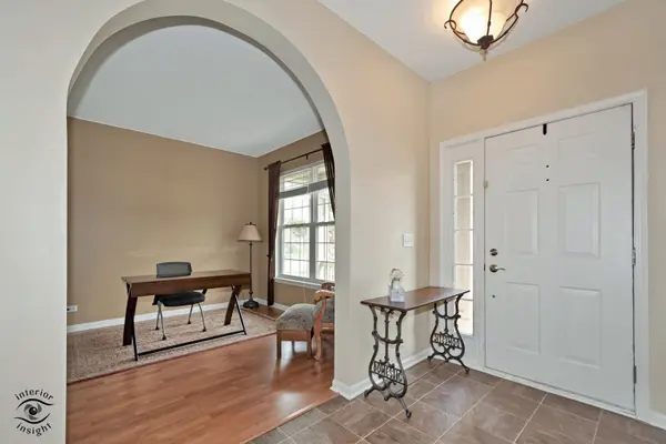 9341 Diana LN, Huntley, IL 60142