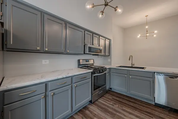 1736 Ranchview DR, Naperville, IL 60565