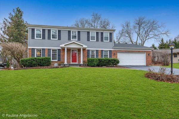 590 Red Barn LN, Barrington, IL 60010