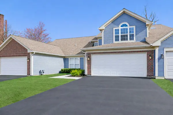 697 Bent Ridge LN, Elgin, IL 60120