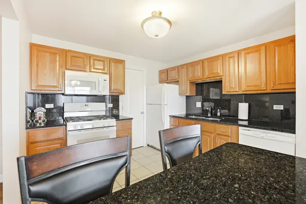 551 CUMBERLAND TRL #C, Roselle, IL 60172