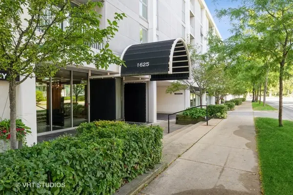 1625 SHERIDAN RD #213, Wilmette, IL 60091