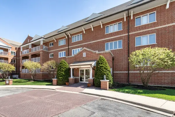 460 S Northwest HWY #307, Park Ridge, IL 60068