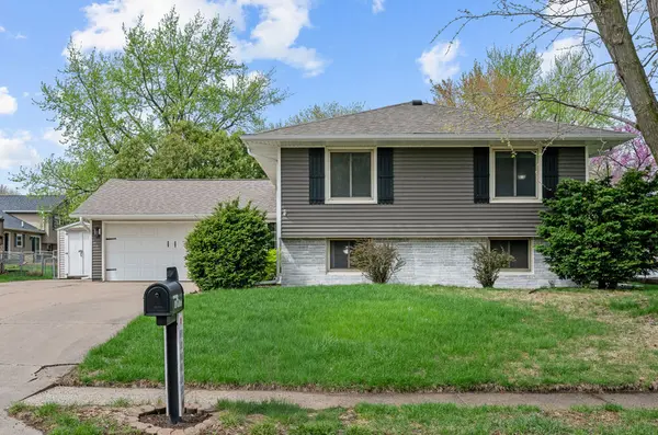 1428 W 57th ST, Davenport, IA 52806