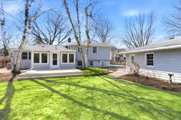 329 Tanoak LN, Naperville, IL 60540