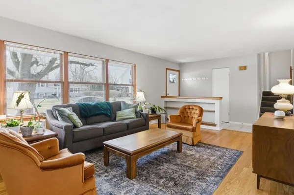 329 Tanoak LN, Naperville, IL 60540