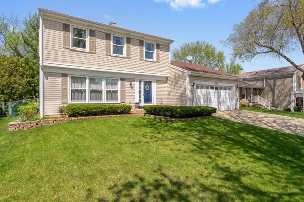2040 Tiffany DR, Schaumburg, IL 60194
