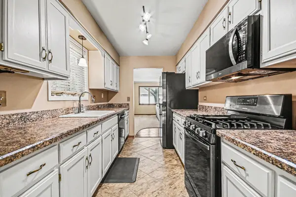 157 Saenz LN #157, Joliet, IL 60436