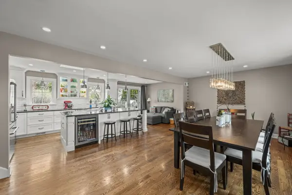 444 S Gibbons AVE, Arlington Heights, IL 60004