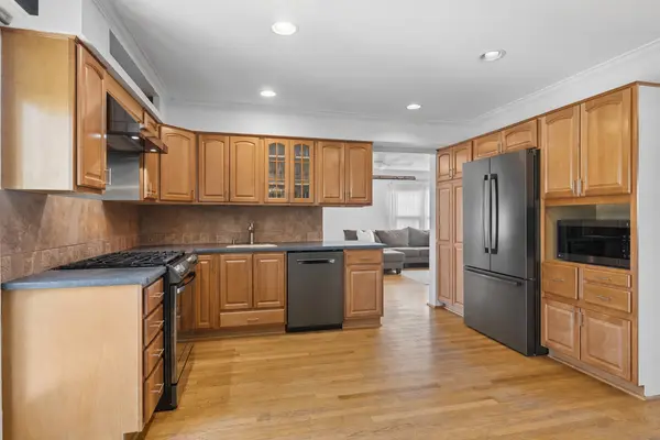 421 Thompson BLVD, Buffalo Grove, IL 60089