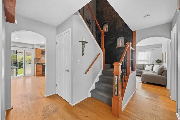 421 Thompson BLVD, Buffalo Grove, IL 60089