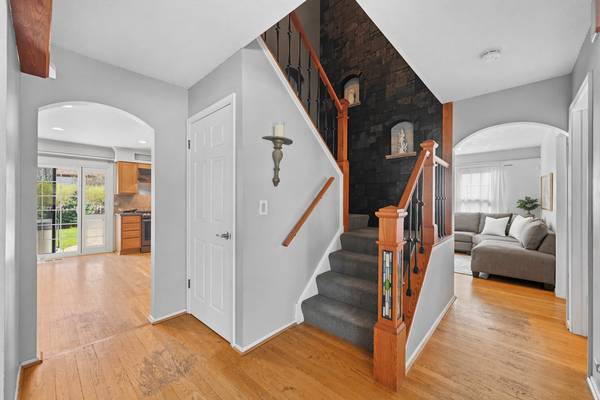 421 Thompson BLVD, Buffalo Grove, IL 60089