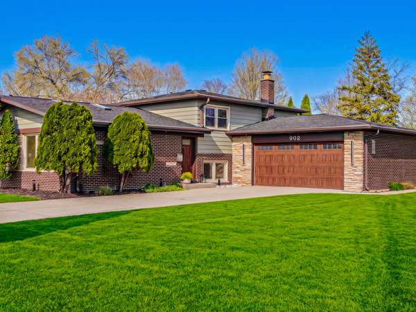 909 S Waverly PL,  Mount Prospect,  IL 60056