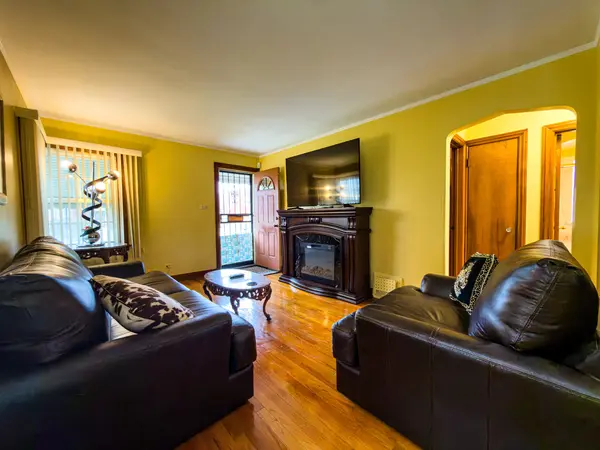 7328 S Albany AVE, Chicago, IL 60629