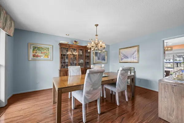 4328 Phyllis DR, Northbrook, IL 60062