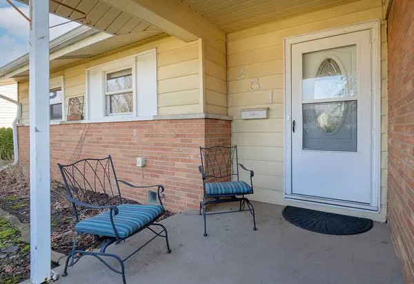 251 Clearmont DR, Elk Grove Village, IL 60007