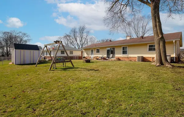 251 Clearmont DR, Elk Grove Village, IL 60007