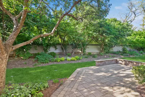 1204 Hobson Oaks CT #1204, Naperville, IL 60540