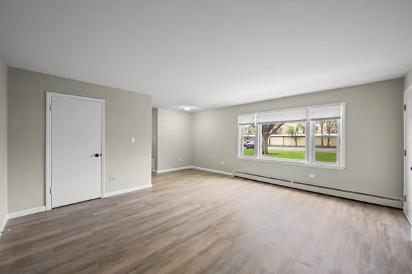 1101 HOLIDAY LN #10, Des Plaines, IL 60016