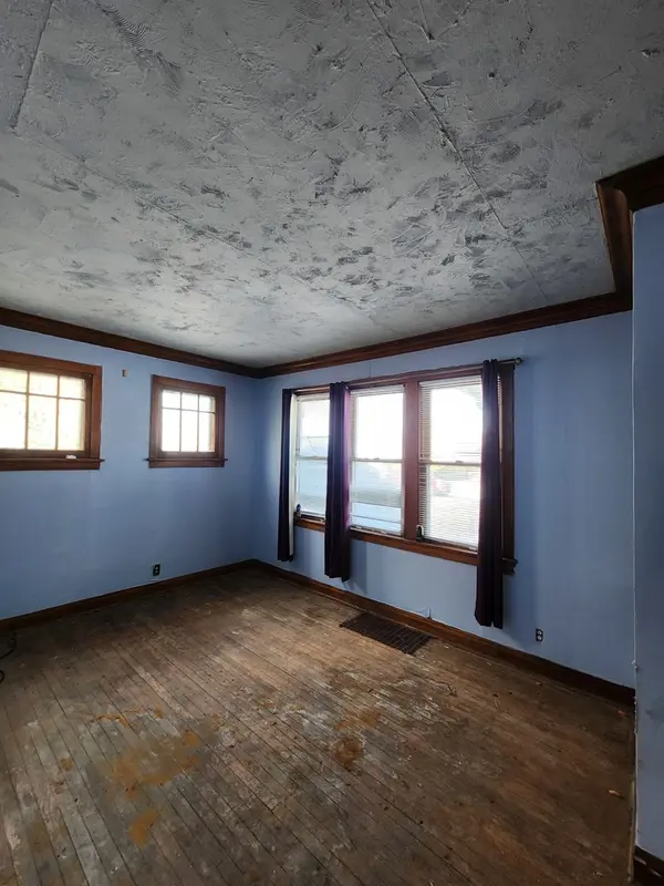 8506 S Euclid AVE, Chicago, IL 60617