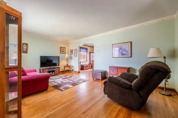 5255 S Menard AVE, Chicago, IL 60638