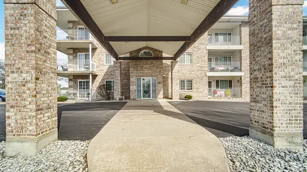 18216 Lange ST #2E, Lansing, IL 60438